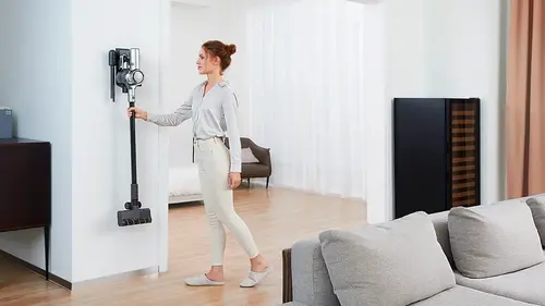 sladdlös dammsugare på väggen