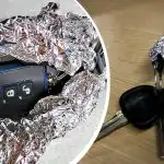 Varför förare slår in bilnycklar i aluminiumfolie: en förklaring som
